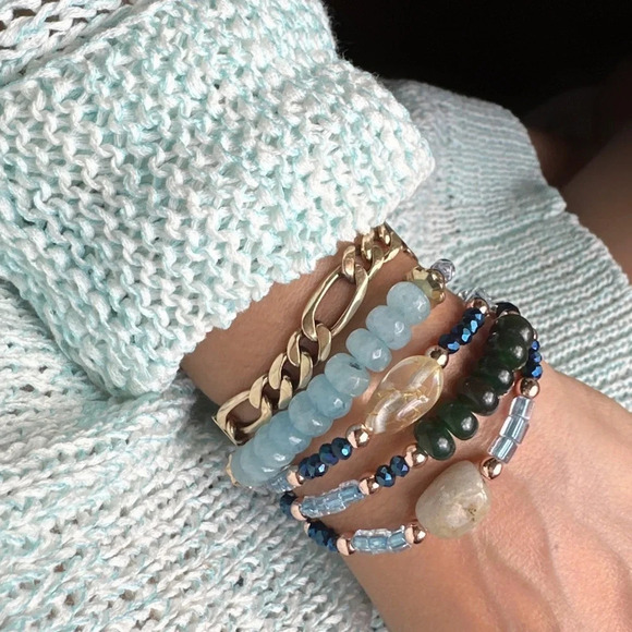 Citrine and lucite dainty gold bracelet adjustable beaded handmade - Picture 3 of 9